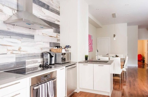 Plateau Mont Royal Apartment | MTLVR #12 | Prime location, Metro 3 min A/C, Patio