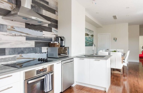 Plateau Mont Royal Apartment | MTLVR #13 | Sleeps 12, terrace, Family focused