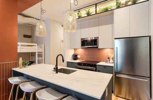 Plateau Mont Royal Apartment | MTLVR #18 | almost ground floor, Plateau, A/C
