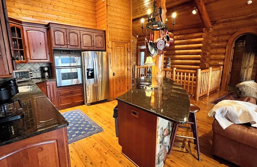 Buck Mountain Cabin | Mtn Views & Cooler Days - 5BR/3BA w/Long Range Views, Near West Jefferson