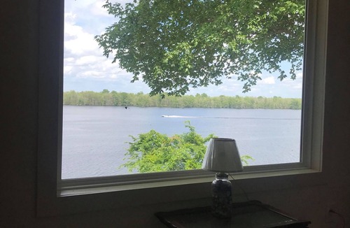 Roduco Cottage | MULTI-LEVEL COTTAGE - PRIVATE PIER HARRELLSVILLE, NC FOR HUNTERS AND FISHERMEN.