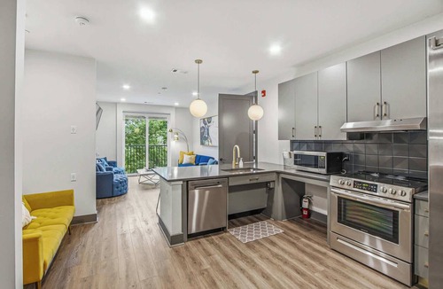 Rolling Mill Hill Condo | Muse Ideally-located condo with city view, central AC, balcony & gym
