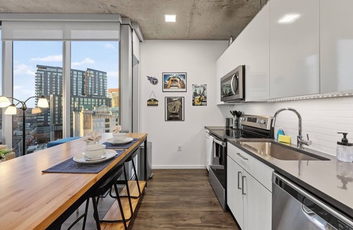 Music Row Apartment | Music Row 11th Floor Corner Apt. Breathtaking View