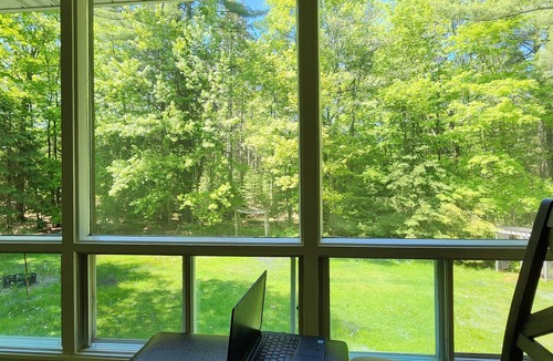 Bracebridge Cottage | Muskoka Mistywoods - 5BR Retreat w/AC + Firepit + BBQ + Wi-Fi