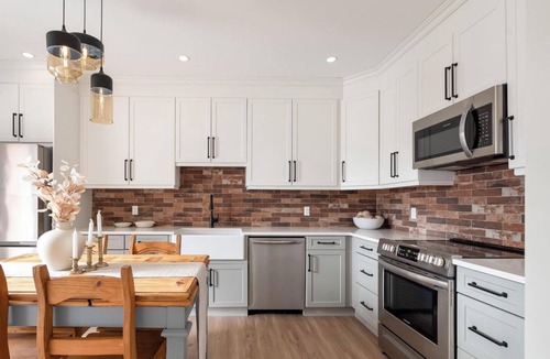 Huntsville House | Muskoka Stay in Downtown Huntsville with Firepit