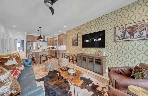 Katie Hill Neighborhood Apartment | Nashville Hideaway - Rooftop Patio w City Views