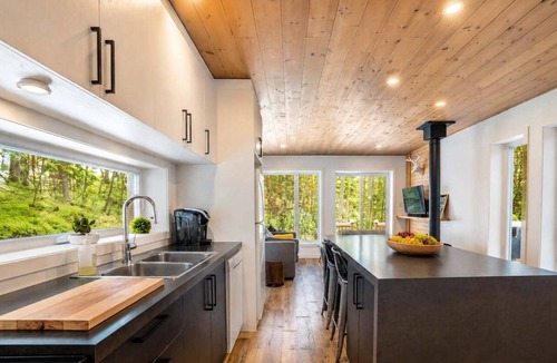 La Minerve Ski Chalet | Nature Immersion & Lakeside | Le Randonneur