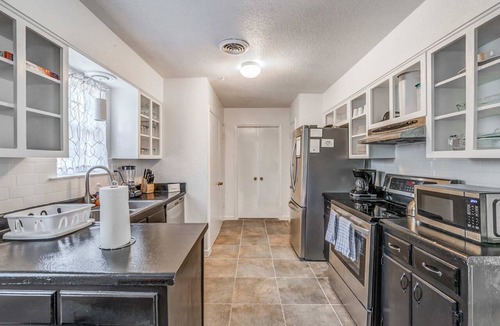 Hickory Hill House | Near Dining, Shopping, Parks! Tranquil Fox Trails