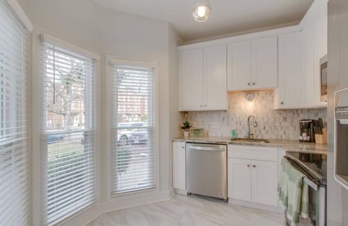 Hillsboro West End Condo | Near Downtown★Vandy+Belmont★2 Kings/Free Parking/Walk to Live Music