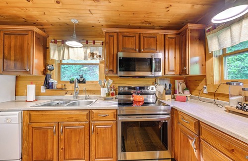 Bryson City Cabin | Near Hikes & River! Pet-Friendly Bryson City Haven