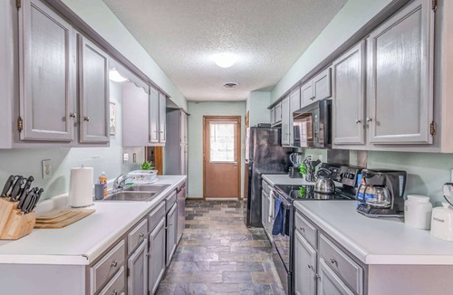Cordova House | Near Shelby Farms & Greenline- Cordova Comfort