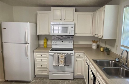 Charlotte House | Near Uptown Charlotte | 4BR Sleeps 9 | King Suite + Yard