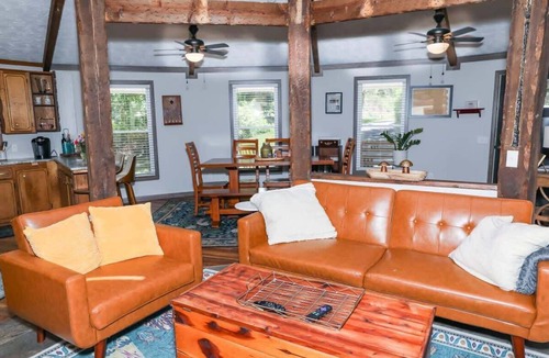 Court House House | New! 8Days a Week Retreat by Buffalo Mtn Getaway