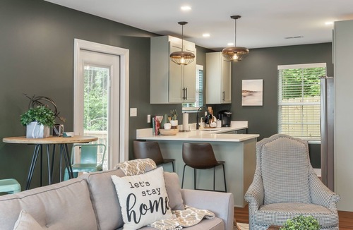 Powell House | New, charming 3-bedroom townhome with all amenities in convenient location