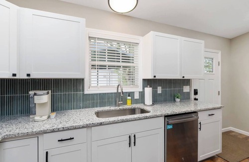 Johnson City Cottage | NEW! Closest Whole House to Downtown | 5 Min Walk
