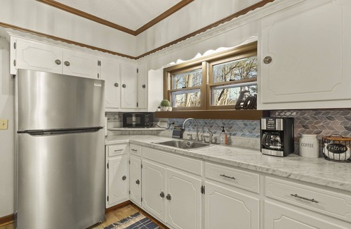 Lansing House | NEW! Cozy, Secluded 3/2, Kid & Family Friendly! Mins to Lansing and West Jeff!