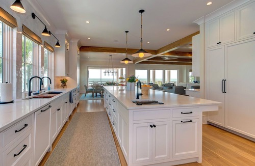 Isle of Palms House | NEW CUSTOM HOME 620 Ocean Blvd. Now booking! Pickleball, Bocce Ball, Putting Green, Pool/Spa