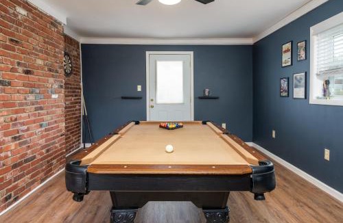 Bluff City House | NEW Dragster Dream House - Game Room - Walk to the Speedway