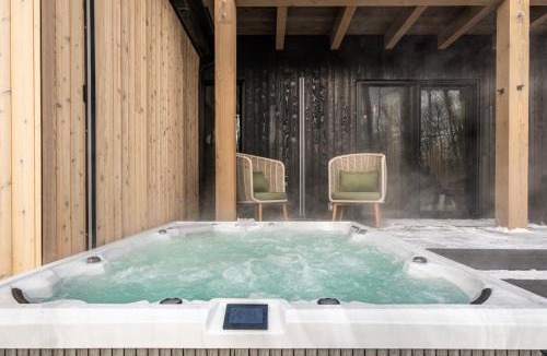 Mont-Tremblant Villa | NEW! Lagom Evergreen 7 Bedrooms Indoor Pool