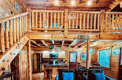 White Oak Lodge Cabin | New Listing! 2 Bedroom cabin w/game room, hot tub, mountain view, pool & gym