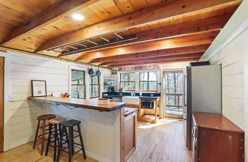 Cashiers Cabin | New Listing! Mountain Views - Fire pit - Walk to downtown Cashiers