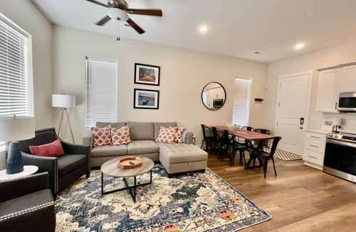 Chattanooga House | New - Lookout Views 2 Br/2BA Sleeps 8 next to OddStory Brewery! Pet friendly!