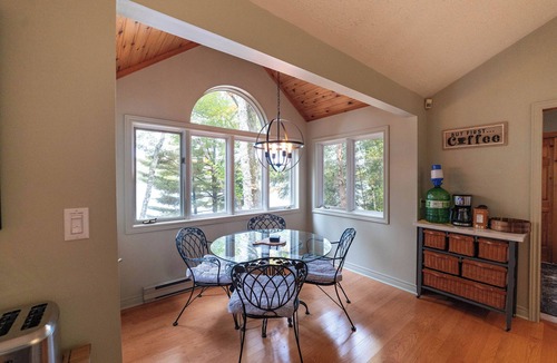 Haliburton Cottage | NEW! Modern Lake House - 5 min to Haliburton