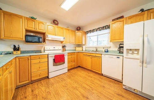 North Frontenac Cottage | NEW! Nature Lover's Retreat- Family friendly cottage on Malcolm Lake