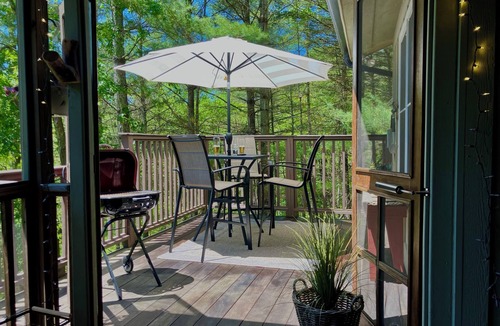 Lansing Cabin | New River, Ashe County, secluded log cabin, West Jefferson area