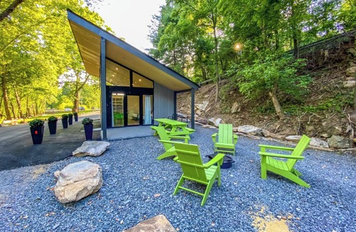 Peterstown Cabin | New River Gorge Cabin at Four Fillies Lodge-Wheelchair Accessible