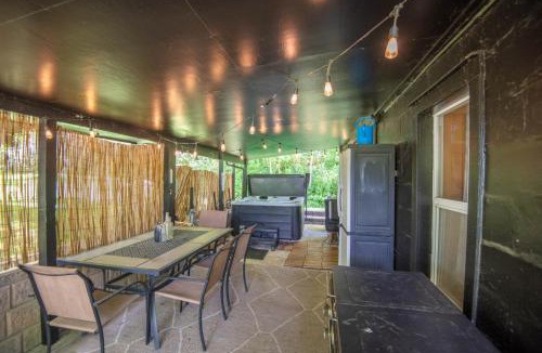 Crumpler House | New River Views & Access - Hot Tub, Gazebo, Fire Pit, Next to Riverside Canoeing!