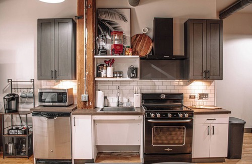 Downtown Knoxville Condo | NEW-Walkable Dtown-Free Parking-Near UT-1st floor