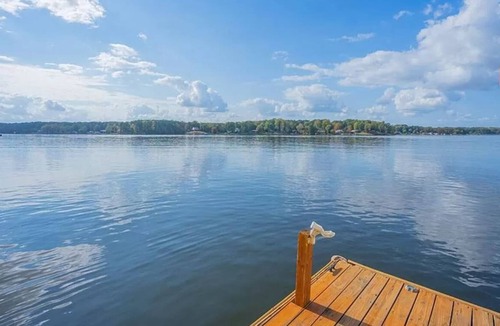 Southmont House | NEW Waterfront Home, Deep Water Dock, Sunset views, Theatre & Game Rooms, Kayaks