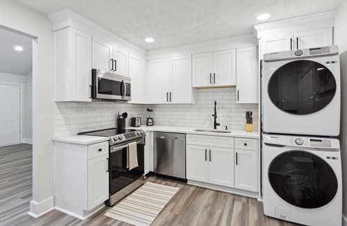 Athens House | Newly Remodeled 2 Bedroom home - 10 minutes to UGA!