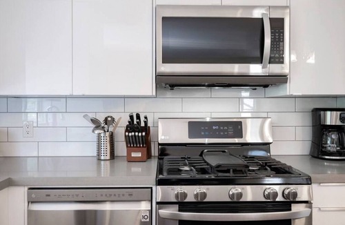 Kitsilano Apartment | Newly Reno`d 2 bdrm Kitsilano Centrally Located