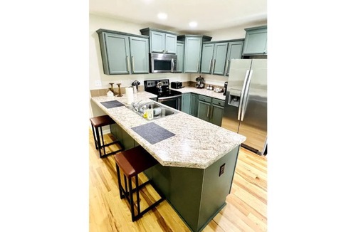 Court House House | Newly Renovated 2 Bedroom, 2 Bath Bungalow!