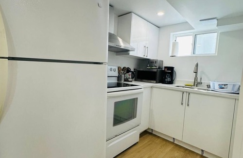 Richmond Hill Apartment | Newly renovated, laundry, separate entrance