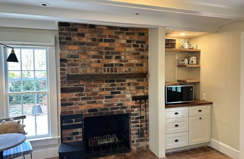 Hillsborough House | Newly Renovated Carriage House in quaint, historic Hillsborough; quiet location