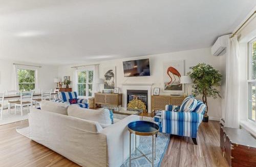 Rockport House | Newly Renovated Charming House with Cozy Fireplace & Outdoor Entertainment Areas