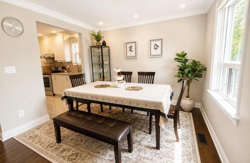 Willowdale House | Newly Renovated Cozy Room Walk to Subway North York