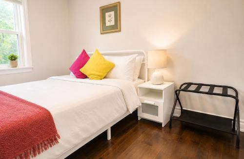 Willowdale House | Newly Renovated Cozy Room Walk to Subway North York