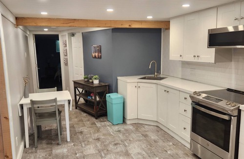 Lake of Bays Apartment | Newly renovated vacation rental! 20 minutes to Algonquin. Stay & play in Muskoka