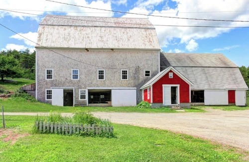 Newcastle Cabin | Newly Restored Waterfront Cottage with Private Dock, Fireplace, & Farm - Dogs OK