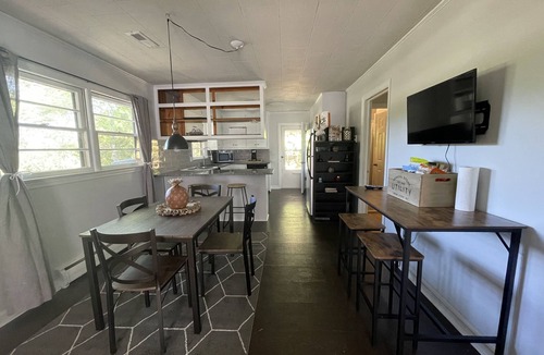 Clemson House | Newly Updated, Fully Furnished 3 BR 2 BA Home… <2 miles to Clemson University!