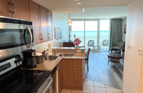 Downtown Myrtle Beach Condo | Newly Upgraded Great 1 bdrm oceanfront condo Near Broadwalk and Downtown