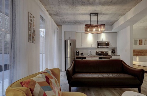 International District Apartment | Nice loft in Montreal's Old Port, blending historic charm with modern comfort in a prime location.