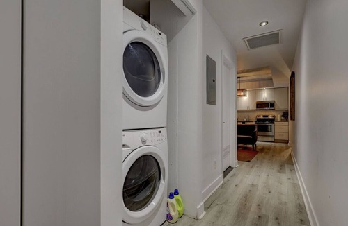 International District Apartment | Nice loft in Montreal's Old Port, blending historic charm with modern comfort in a prime location.