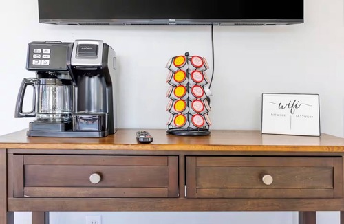 Bristol House | No cleanup chores, arcade, fire pit, close to casino, I81, downtown.