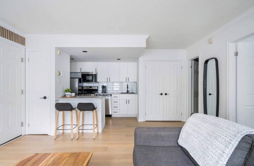 Craigleith Apartment | Nordic Nook - Pool & Shuttle with Patio