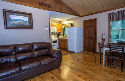 Springmaid Mountain Cabin | North Carolina Pet-Friendly Cabin Rental for Romantic Getaways to the Mountains